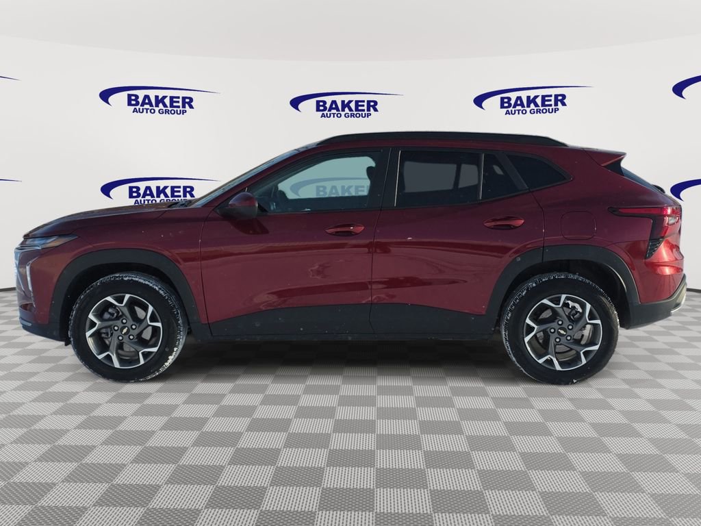 Used 2025 Chevrolet Trax LT w/ LT Convenience Package image 8