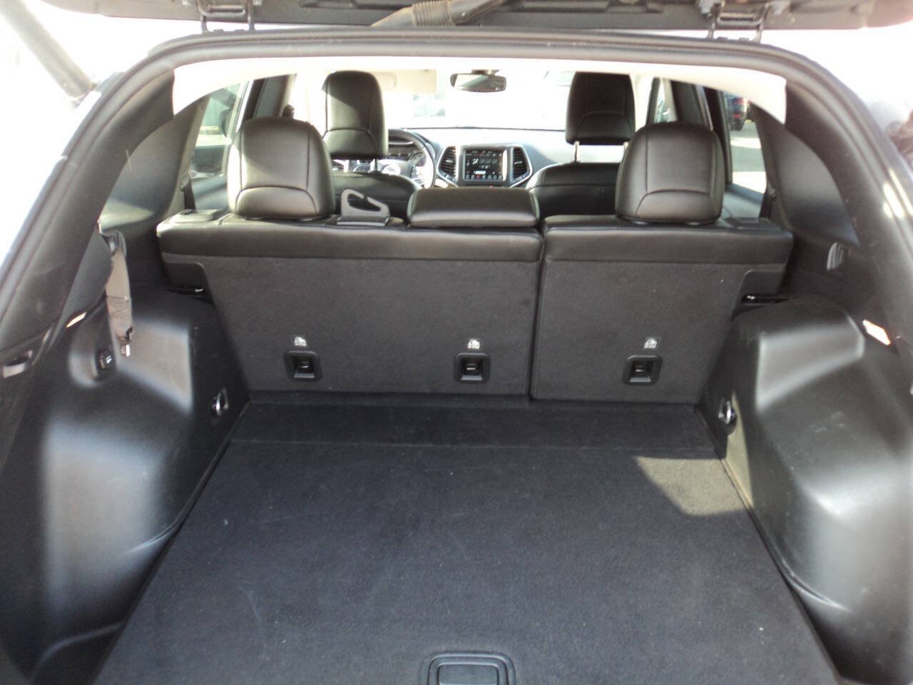 Used 2021 Jeep Cherokee Latitude Lux w/ Comfort/Convenience Group AWD/4WD image 18