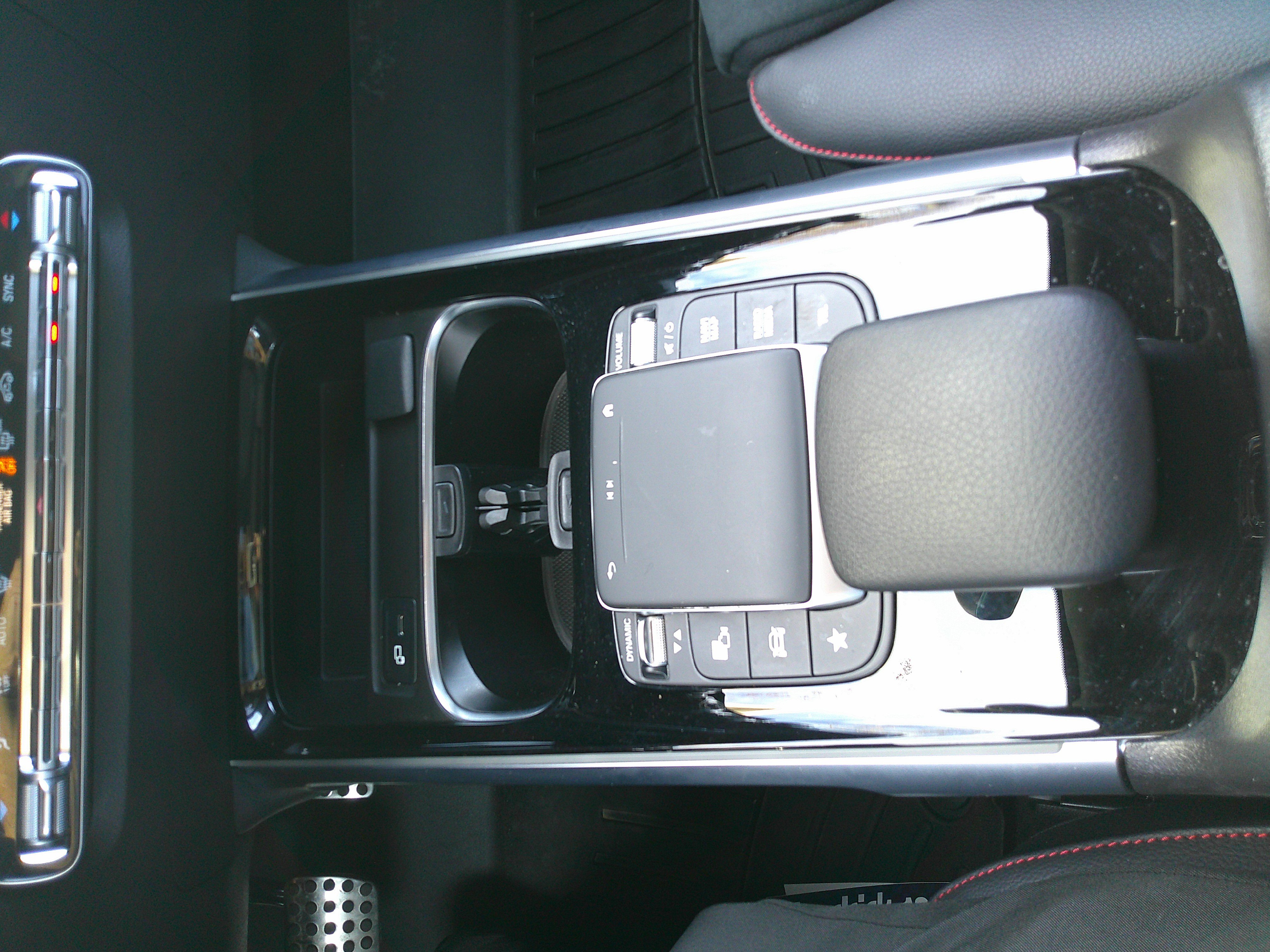 Used 2023 Mercedes-Benz GLB 250 image 25