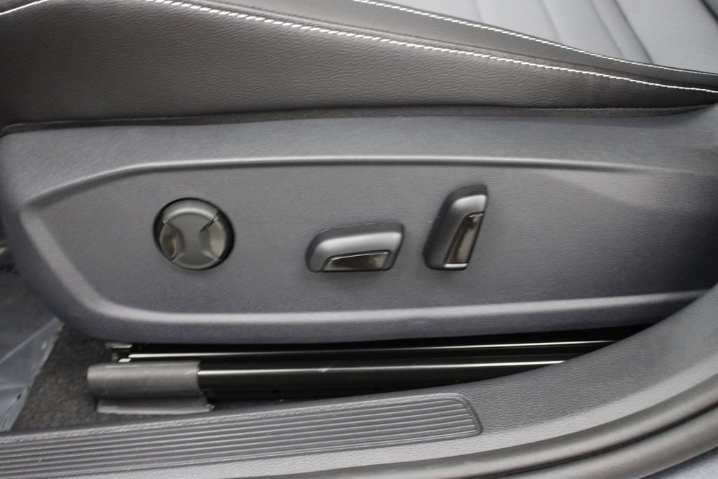 New 2026 Volkswagen Jetta SE FWD image 18