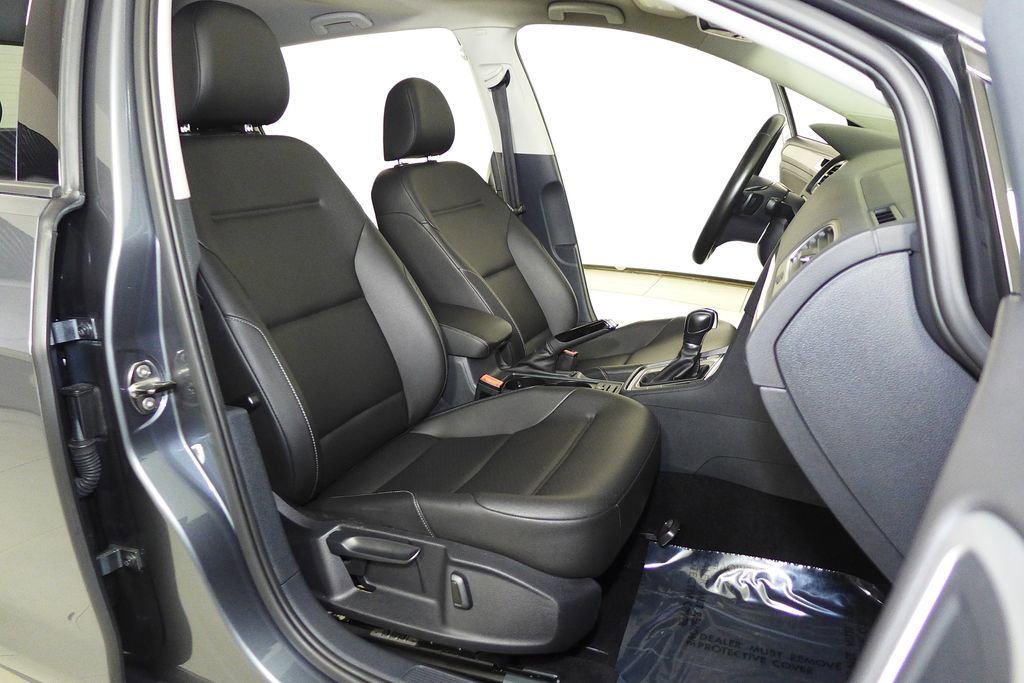 Used 2017 Volkswagen Golf S image 19