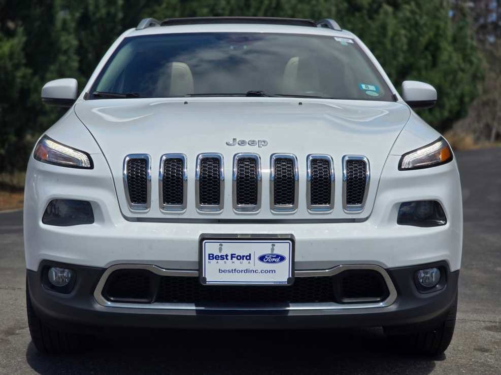Used 2017 Jeep Cherokee Limited w/ Luxury Group AWD/4WD image 2