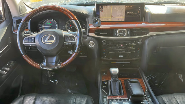 Used 2017 Lexus LX 570 4WD w/ Luxury Package image 4