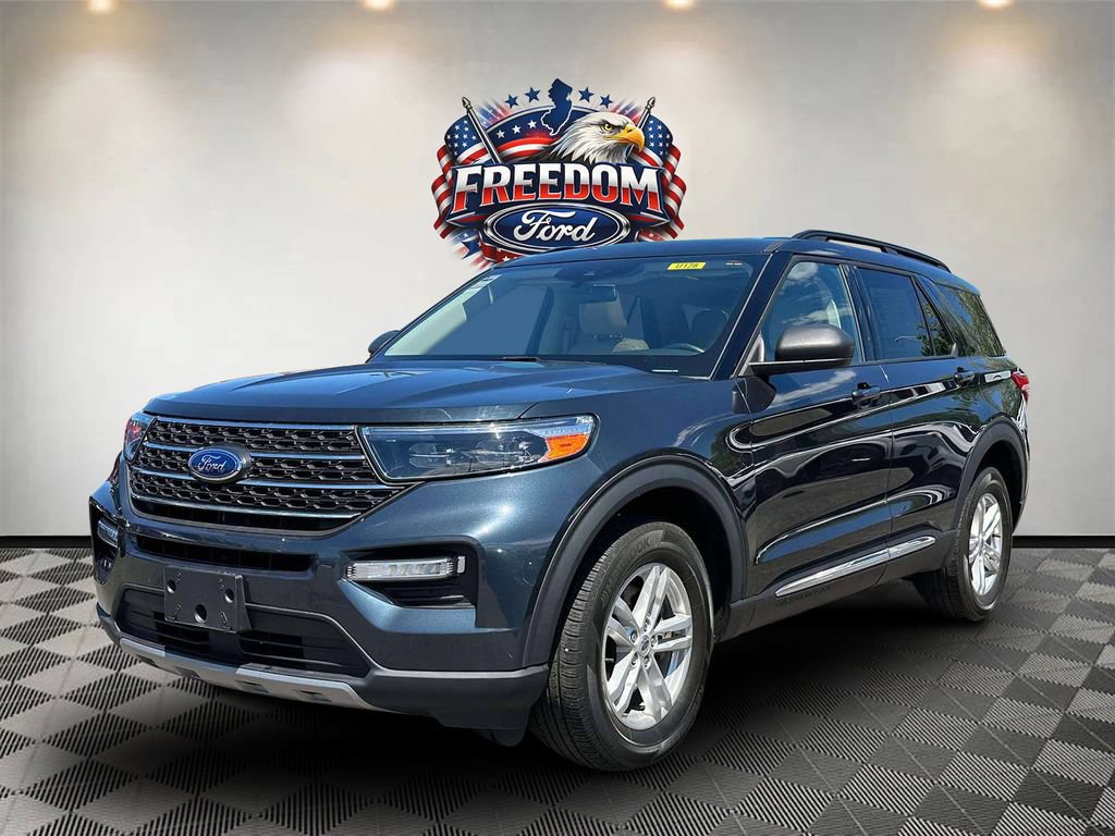 Used 2022 Ford Explorer XLT w/ Equipment Group 202A AWD/4WD image 2