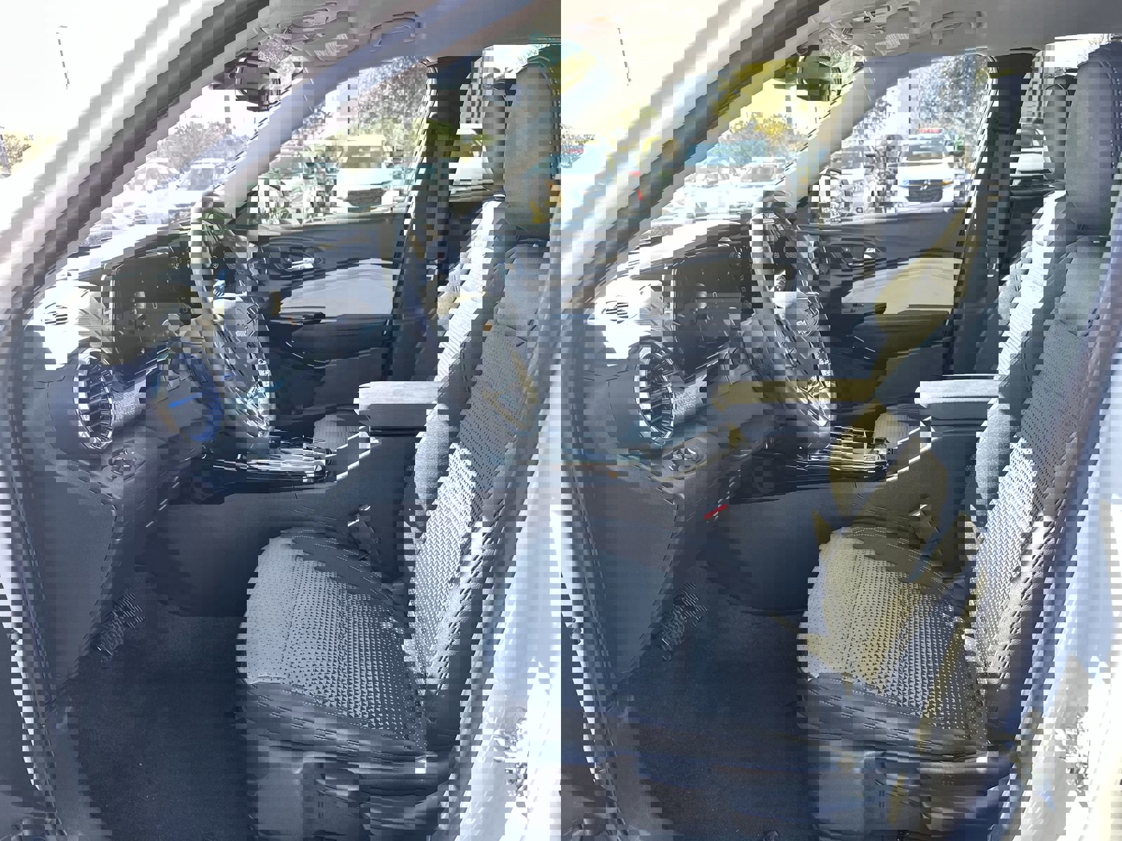 Used 2025 Chevrolet Trax LT w/ LT Convenience Package image 16