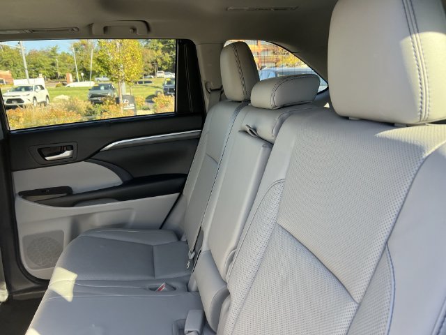 Used 2018 Toyota Highlander Limited AWD/4WD image 21