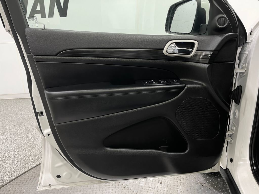 Used 2020 Jeep Grand Cherokee Laredo w/ Quick Order Package 2BN North image 16