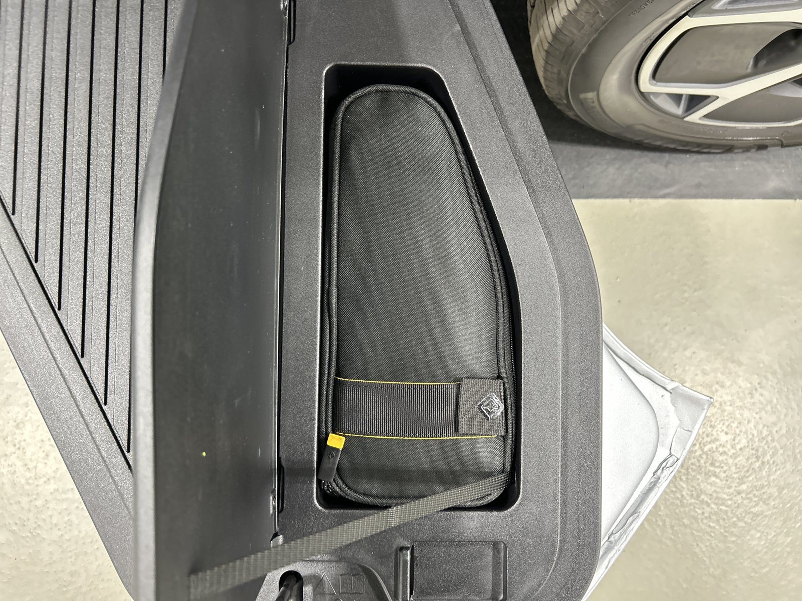 Used 2024 Rivian R1T Adventure AWD/4WD image 32