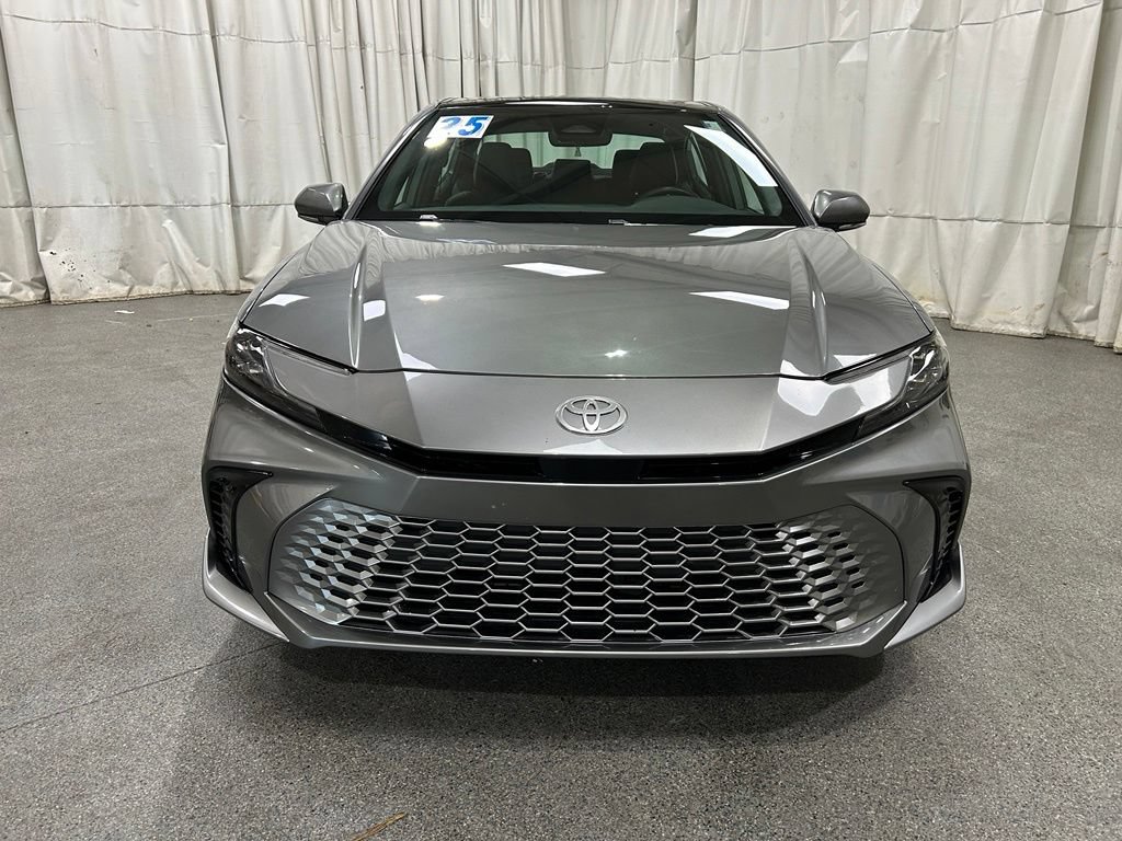 Used 2025 Toyota Camry XSE FWD image 4