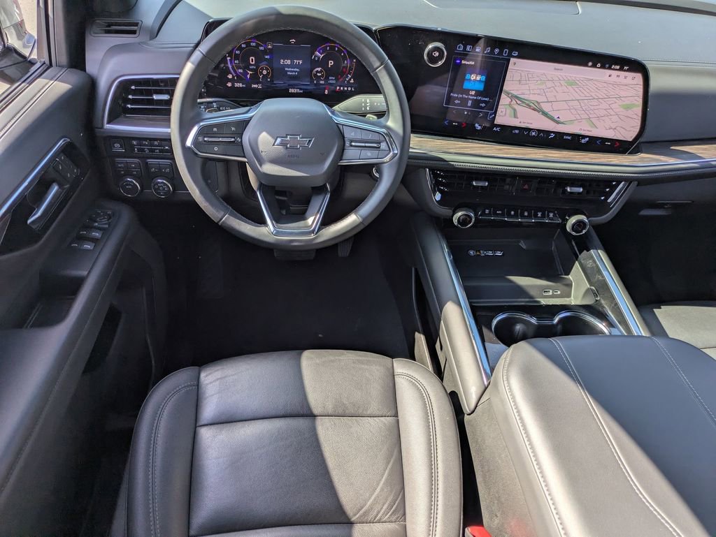 Used 2025 Chevrolet Suburban Z71 image 25