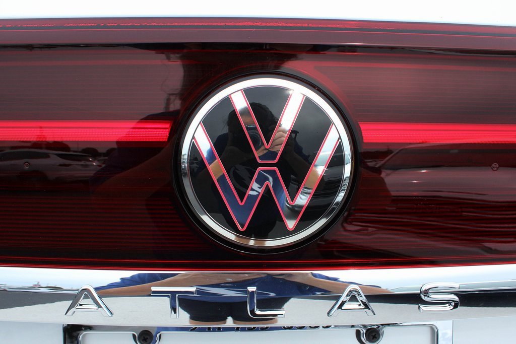 New 2025 Volkswagen Atlas Cross Sport SEL Premium R-Line image 40