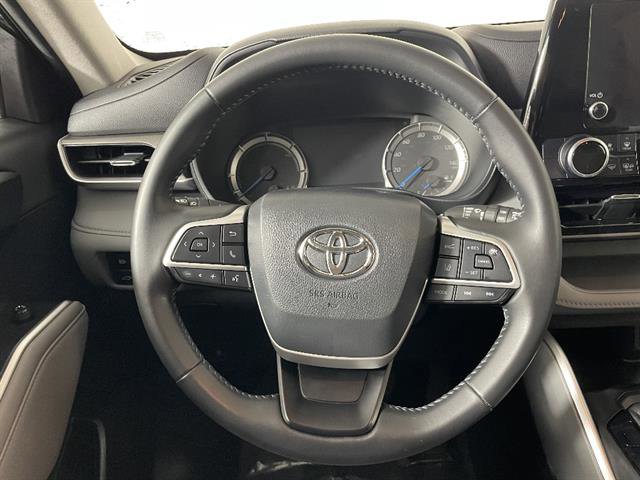 Used 2023 Toyota Highlander LE image 13