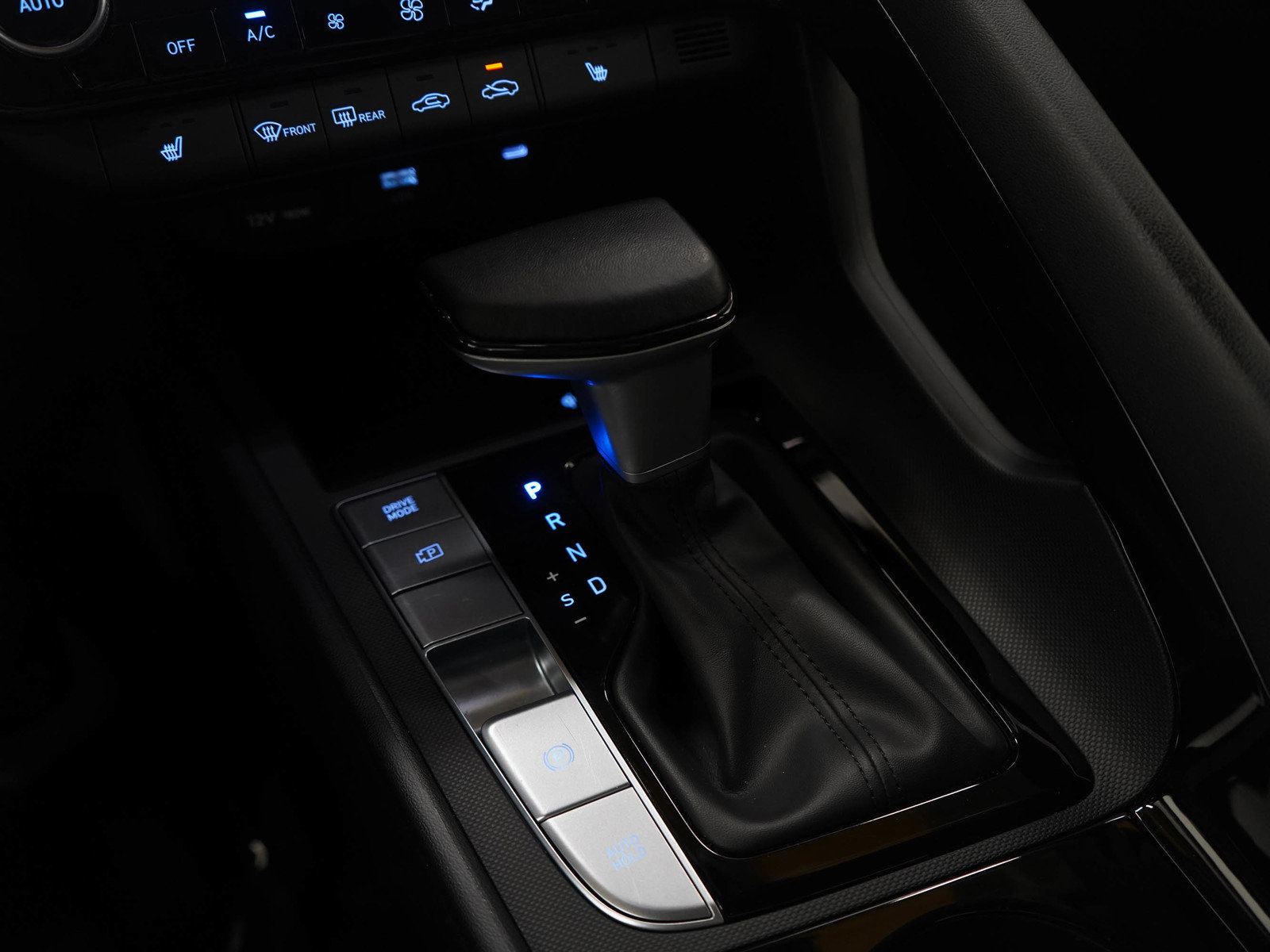 Used 2025 Hyundai Elantra SEL image 24