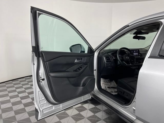 Used 2024 Nissan Rogue SV FWD image 18