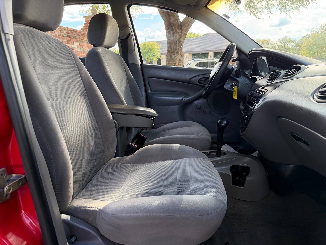 Used 2002 Ford Focus LX FWD image 14