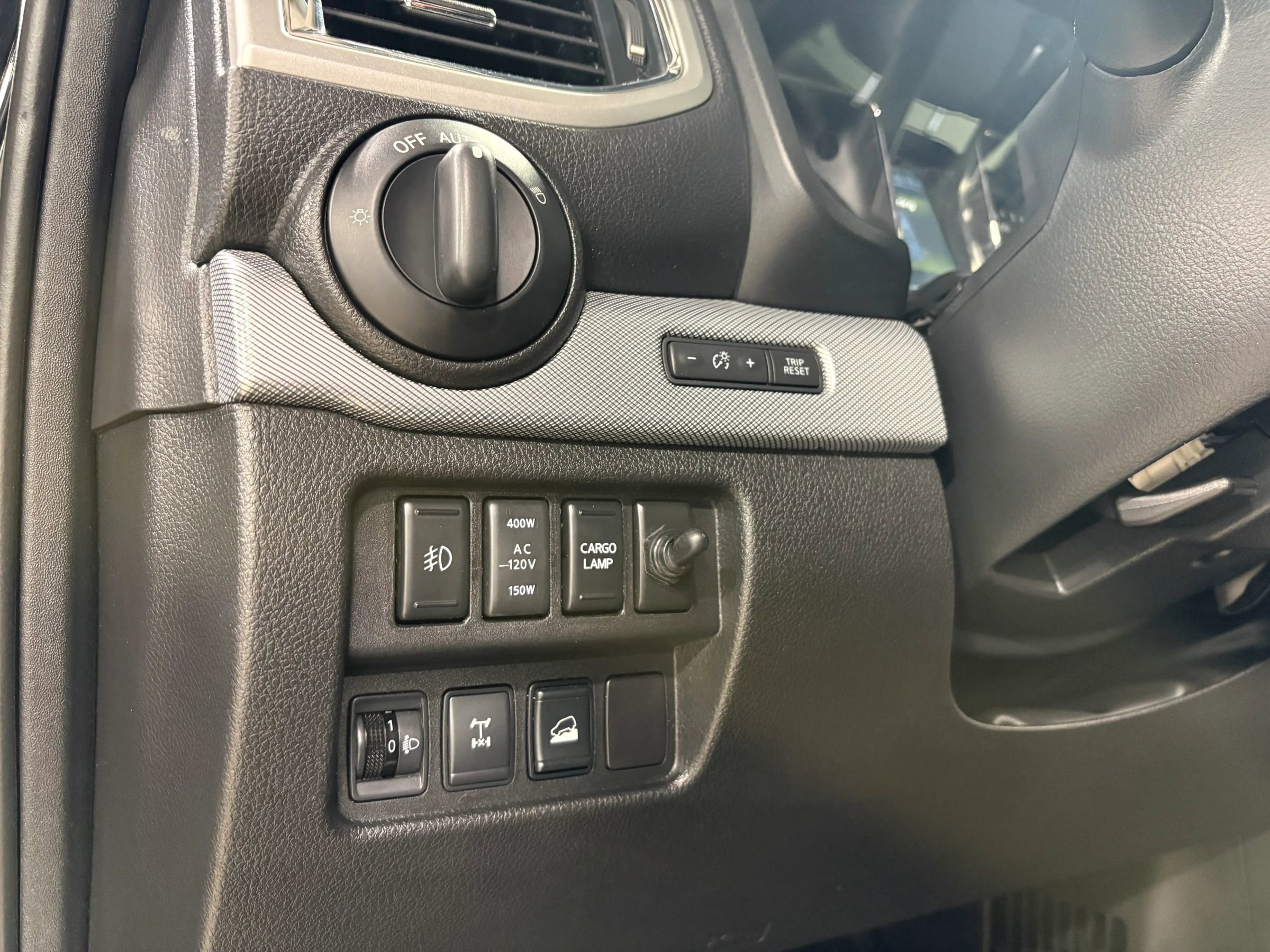 Used 2017 Nissan Titan PRO-4X image 16