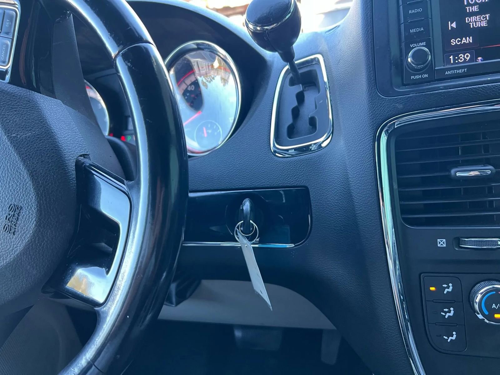 Used 2019 Dodge Grand Caravan SXT image 17