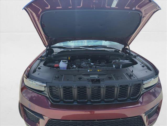 Used 2025 Jeep Grand Cherokee Limited w/ Black Appearance Package RWD image 19