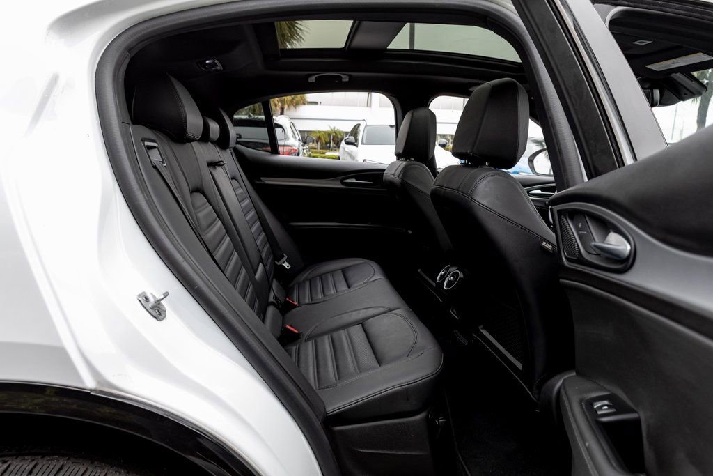Used 2024 Alfa Romeo Stelvio Veloce image 32