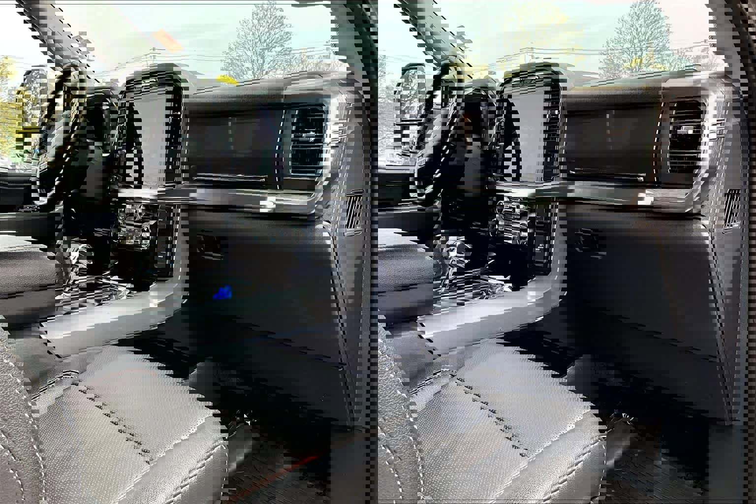 Used 2022 Ford F150 Lariat w/ Equipment Group 502A High image 27