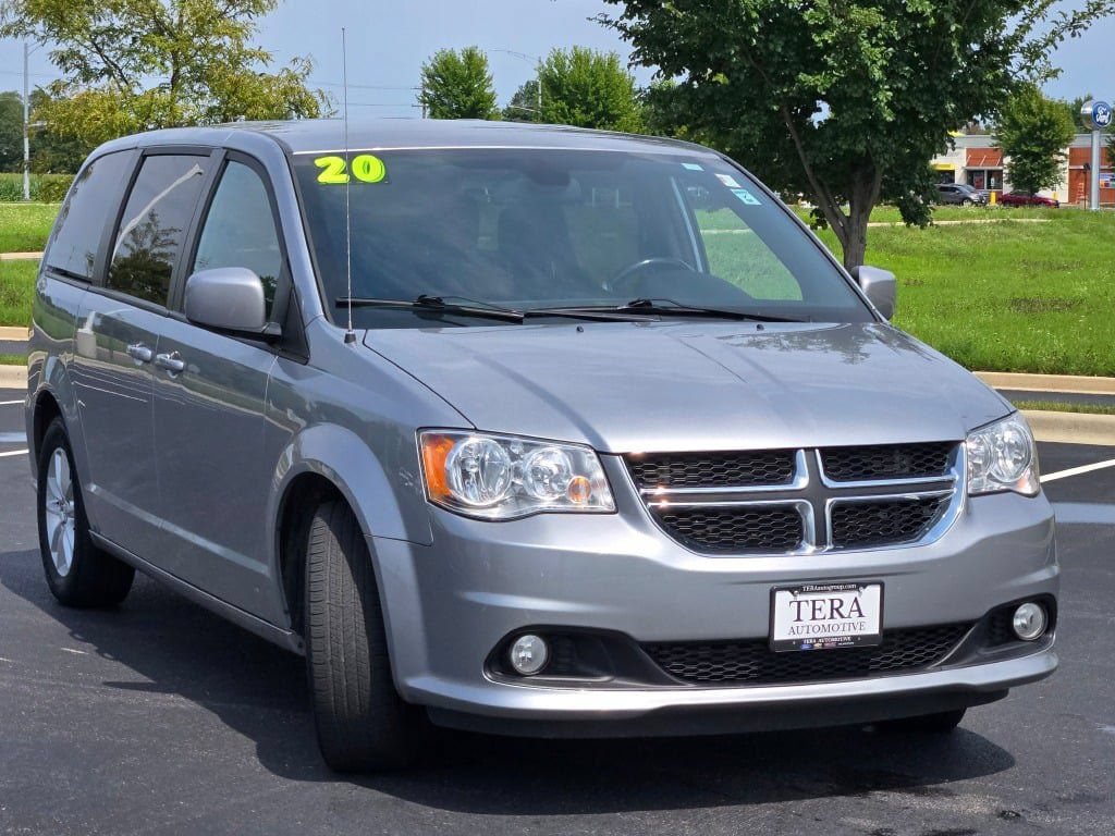 Used 2020 Dodge Grand Caravan SE FWD image 3