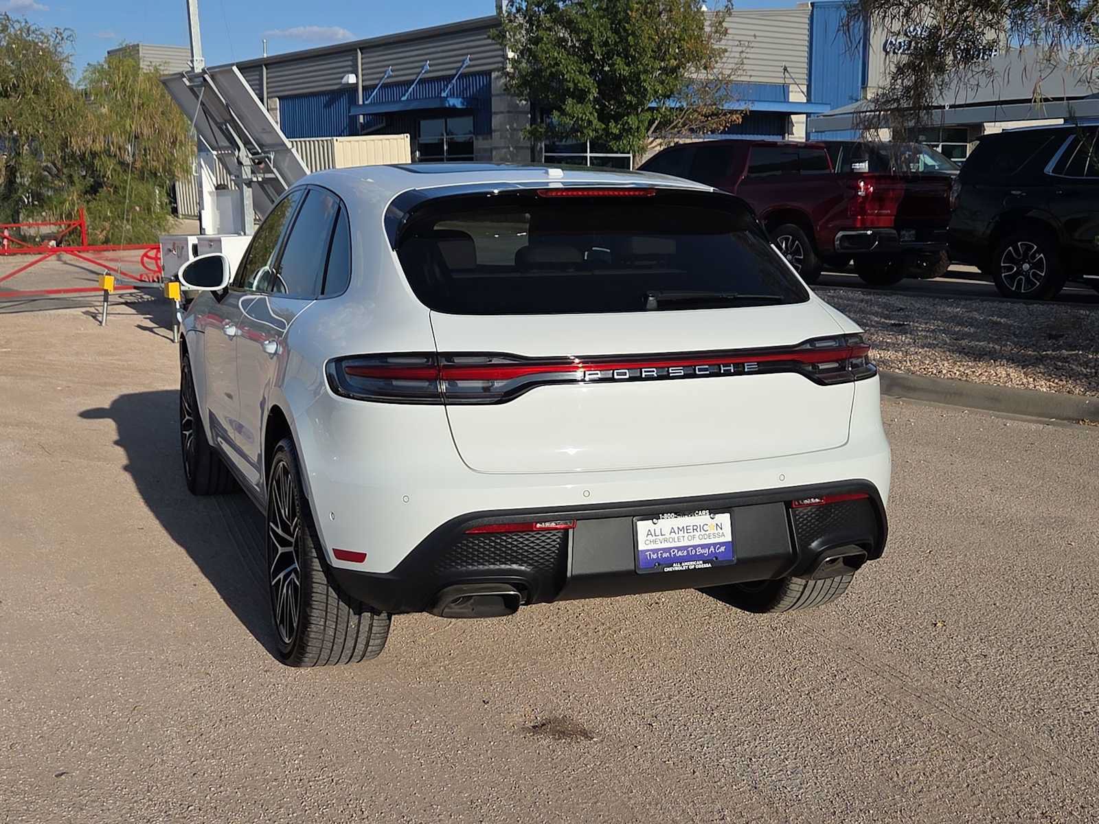 Used 2022 Porsche Macan AWD/4WD image 7