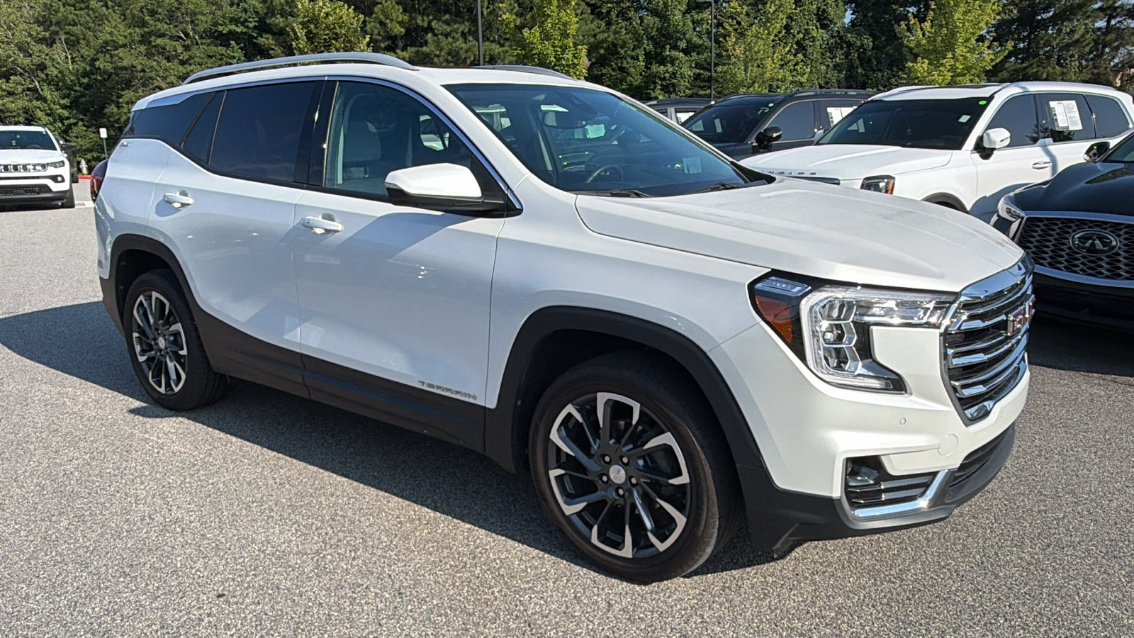 Used 2022 GMC Terrain SLT w/ Infotainment Package II AWD/4WD image 5