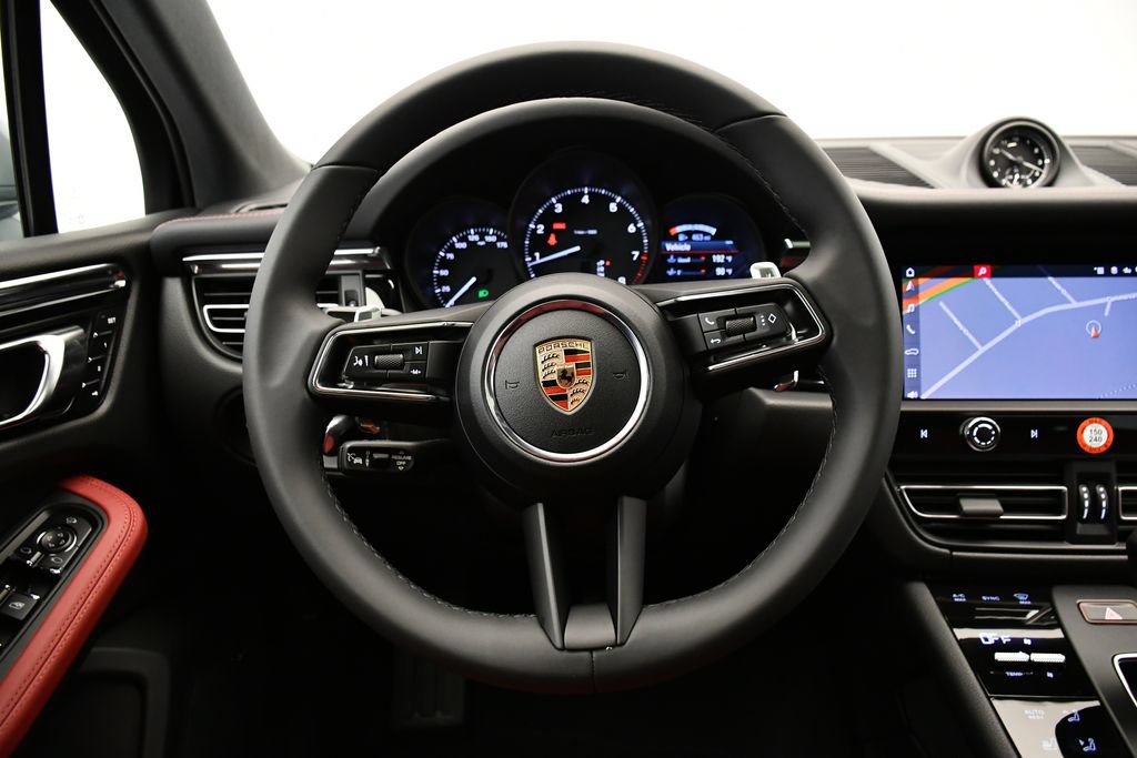 Certified 2026 Porsche Macan AWD/4WD image 26