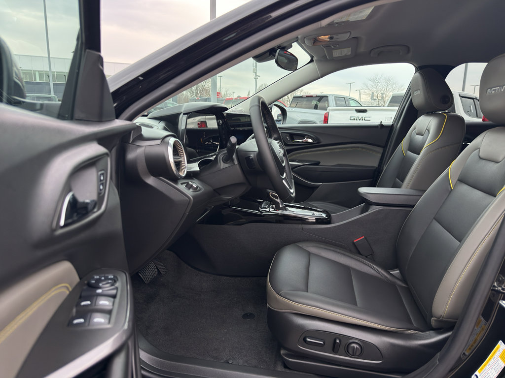 Used 2025 Chevrolet Trax ACTIV w/ Driver Confidence Package image 11