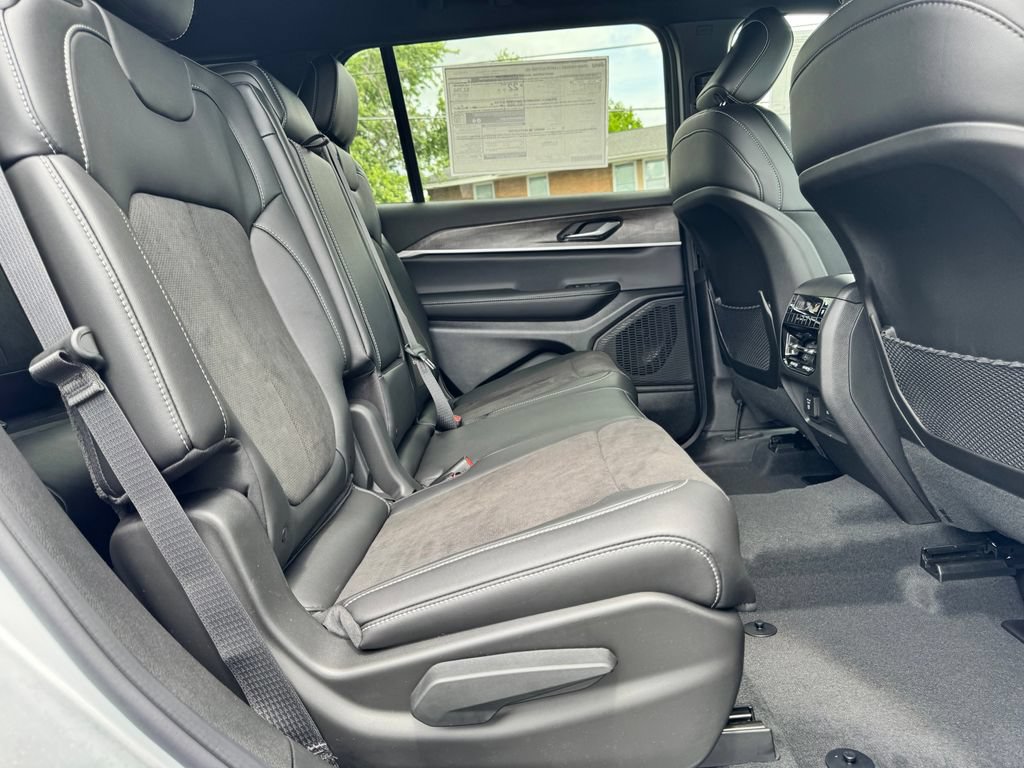 New 2026 Jeep Grand Cherokee L 4WD image 12