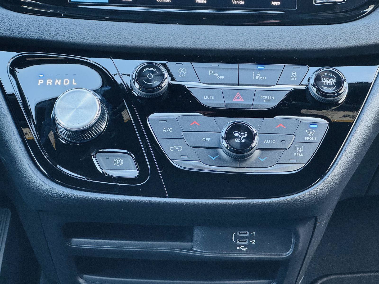 New 2026 Chrysler Voyager LX FWD image 26