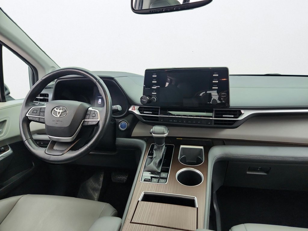 Used 2021 Toyota Sienna XLE w/ XLE Plus Package FWD image 31