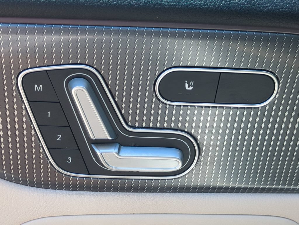 Used 2021 Mercedes-Benz GLB 250 image 22