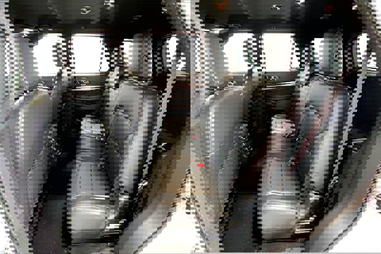 Used 2019 Ford Explorer XLT w/ Equipment Group 202A image 24