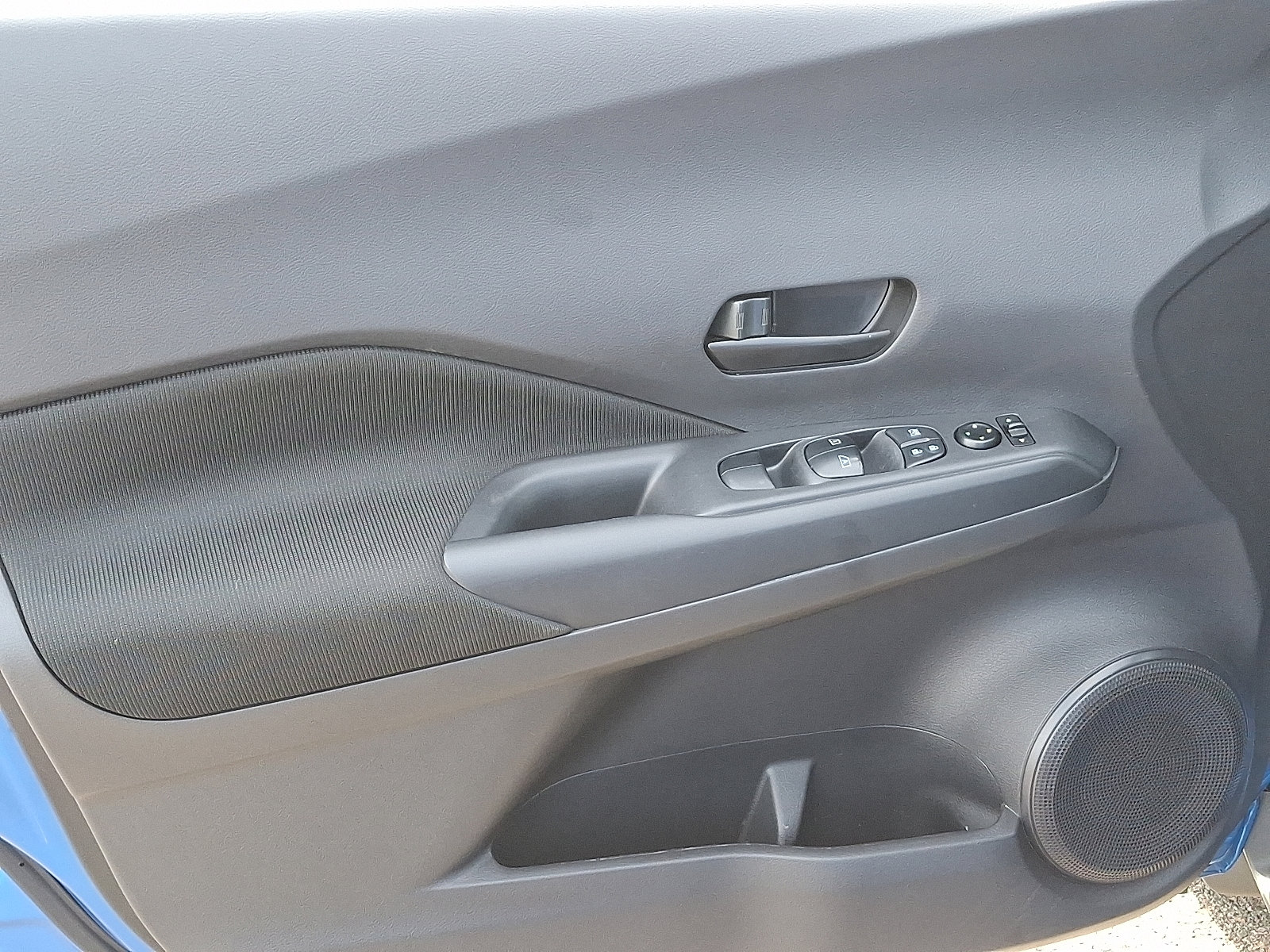 Used 2024 Nissan Kicks S image 12