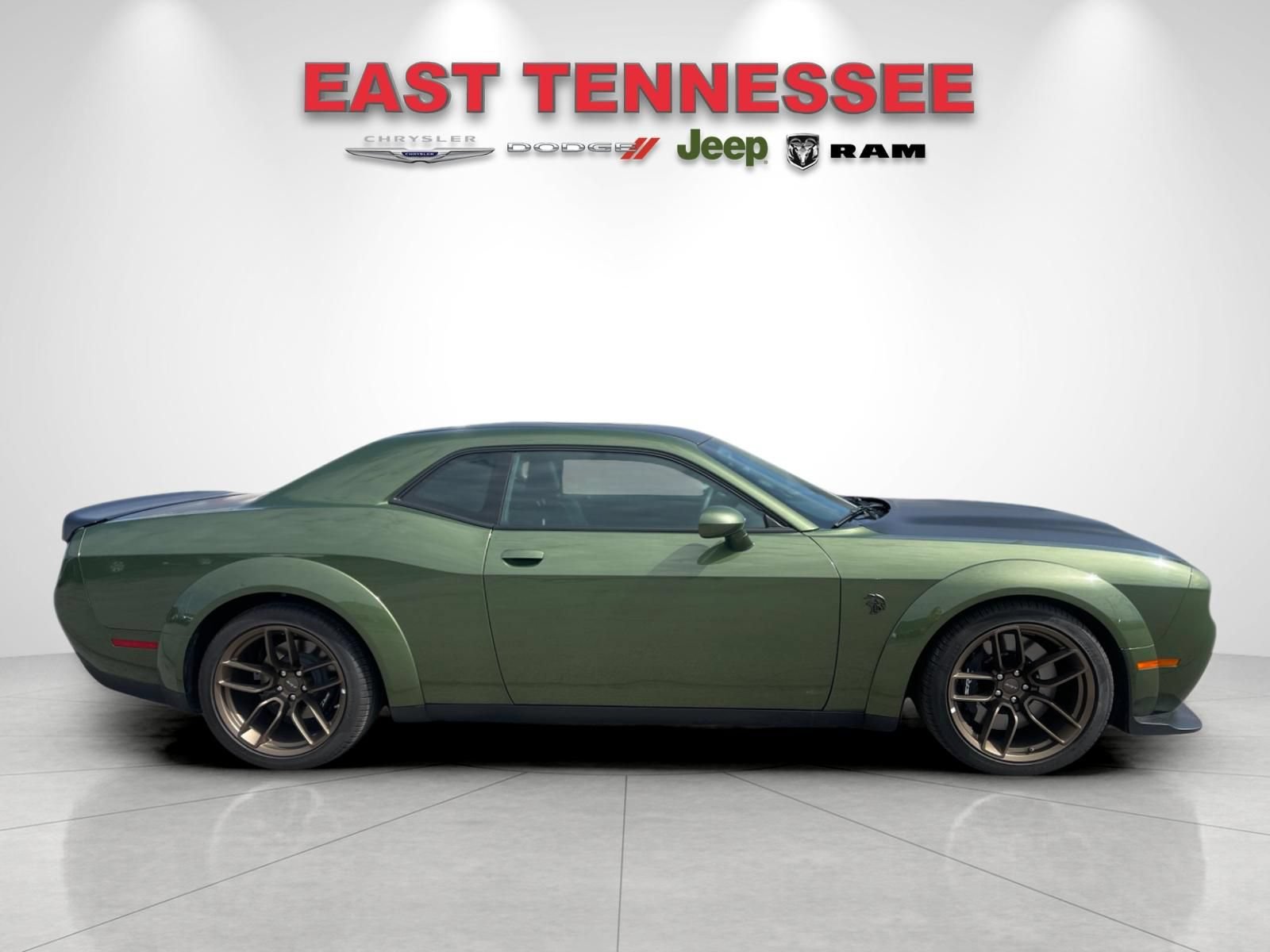 Used 2023 Dodge Challenger SRT Hellcat RWD image 2