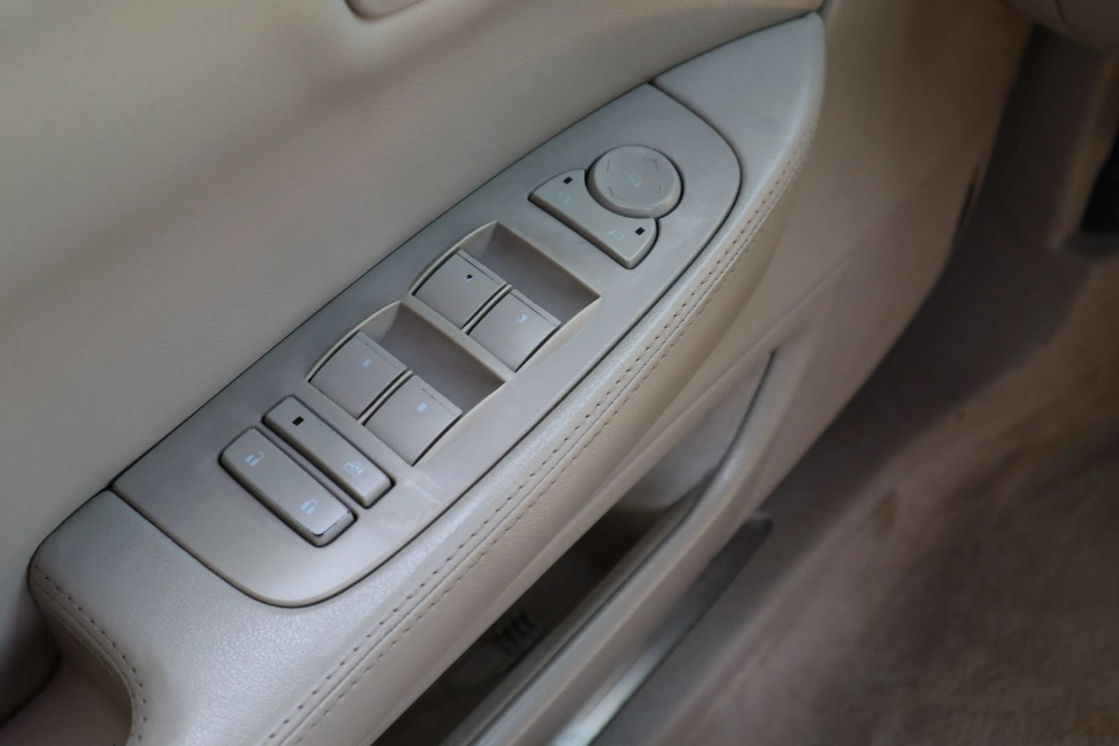 Used 2011 Cadillac DTS Luxury FWD image 24