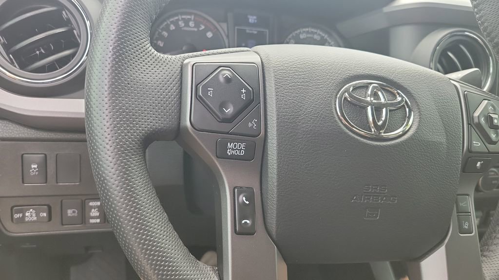 Used 2022 Toyota Tacoma TRD Sport w/ Technology Package image 33