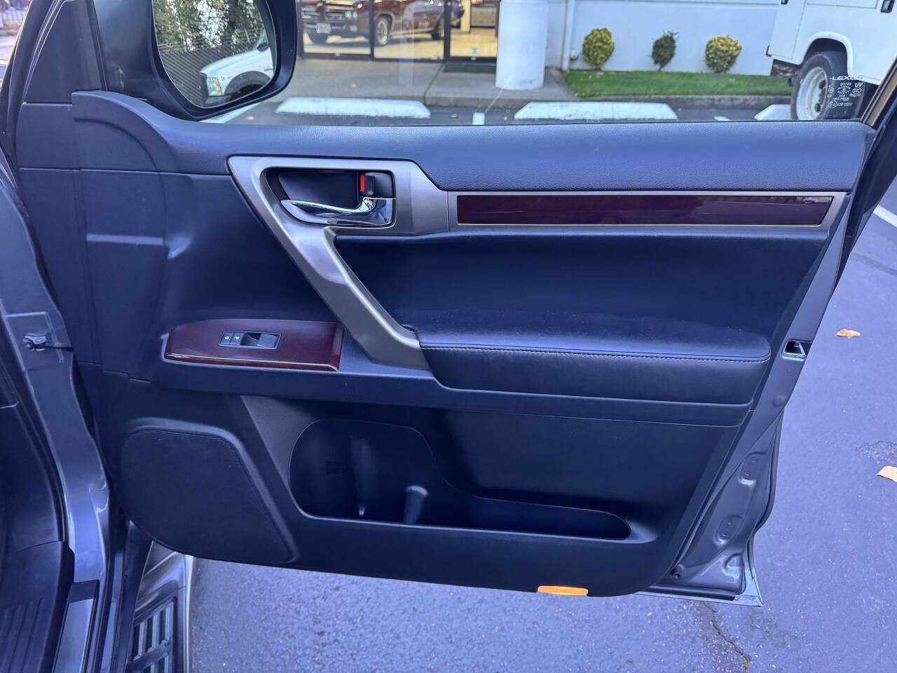Used 2017 Lexus GX 460 Luxury w/ Preferred Accessory Package image 20