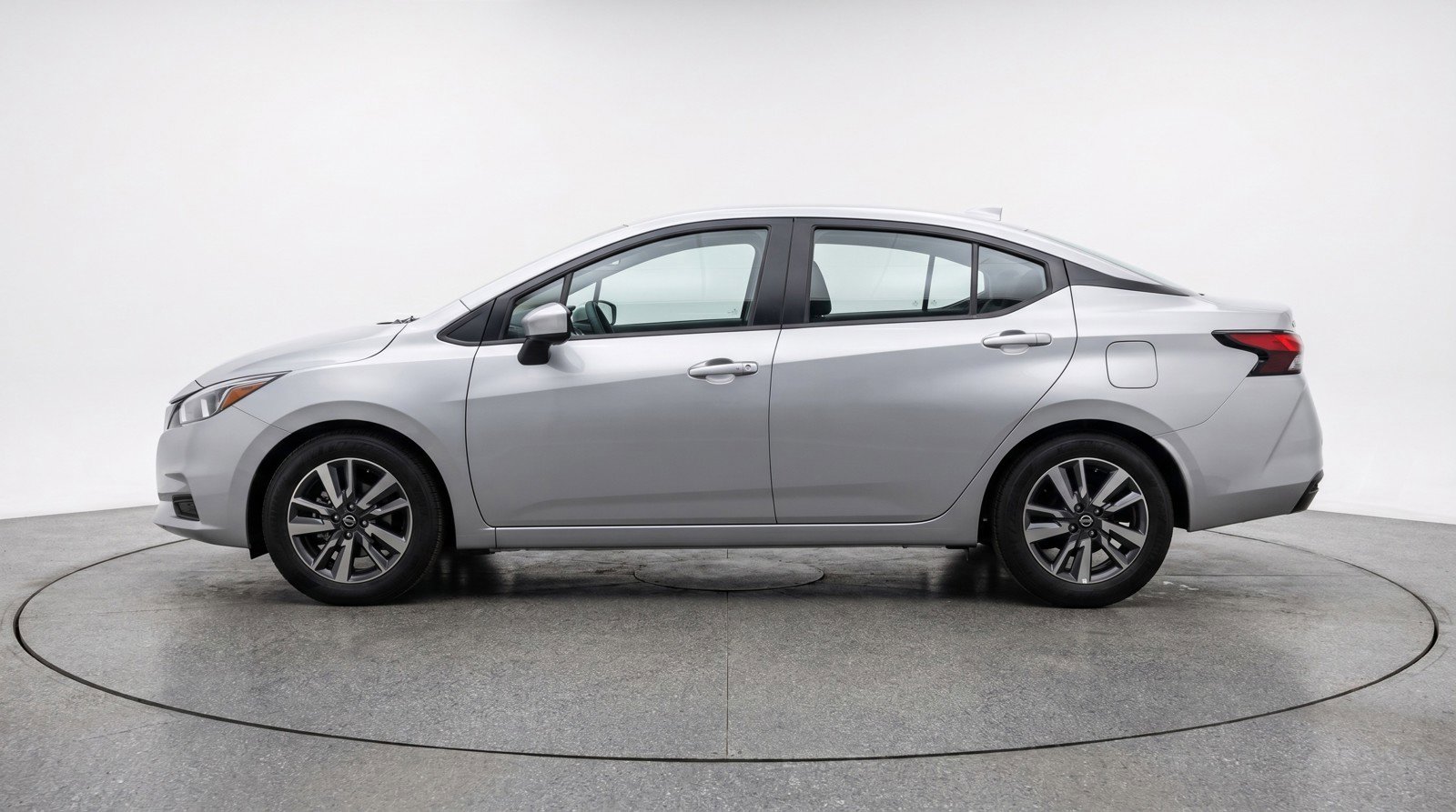 Used 2025 Nissan Versa SV FWD image 5