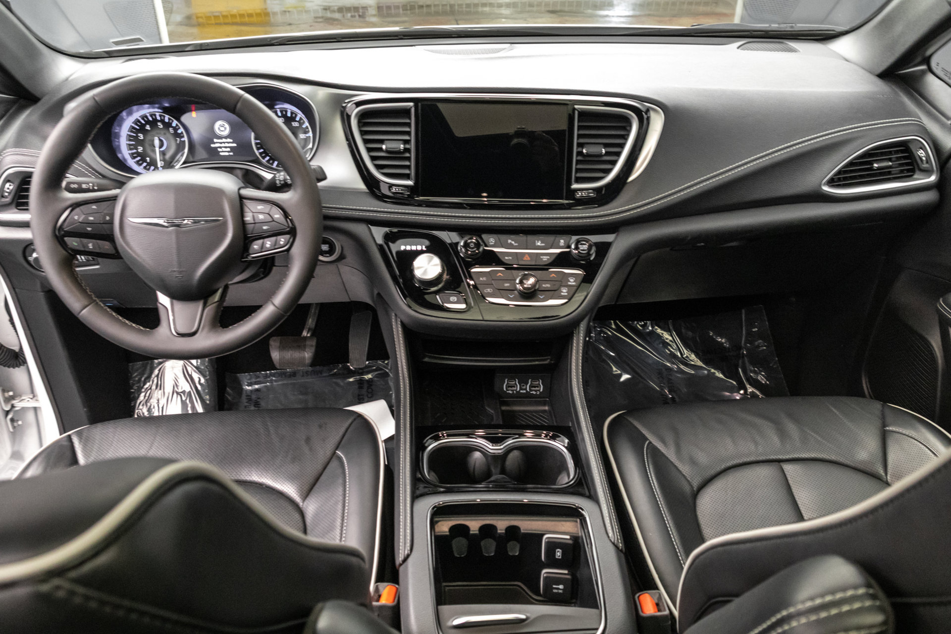 Used 2025 Chrysler Pacifica Limited FWD image 30