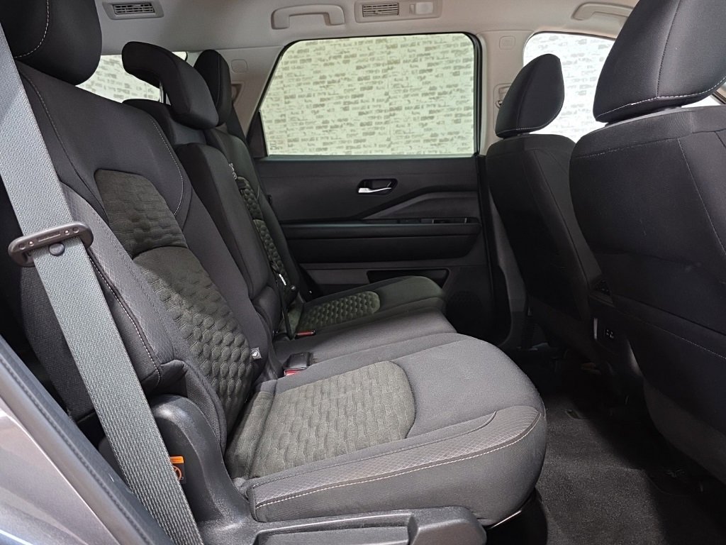 Used 2022 Nissan Pathfinder S image 10