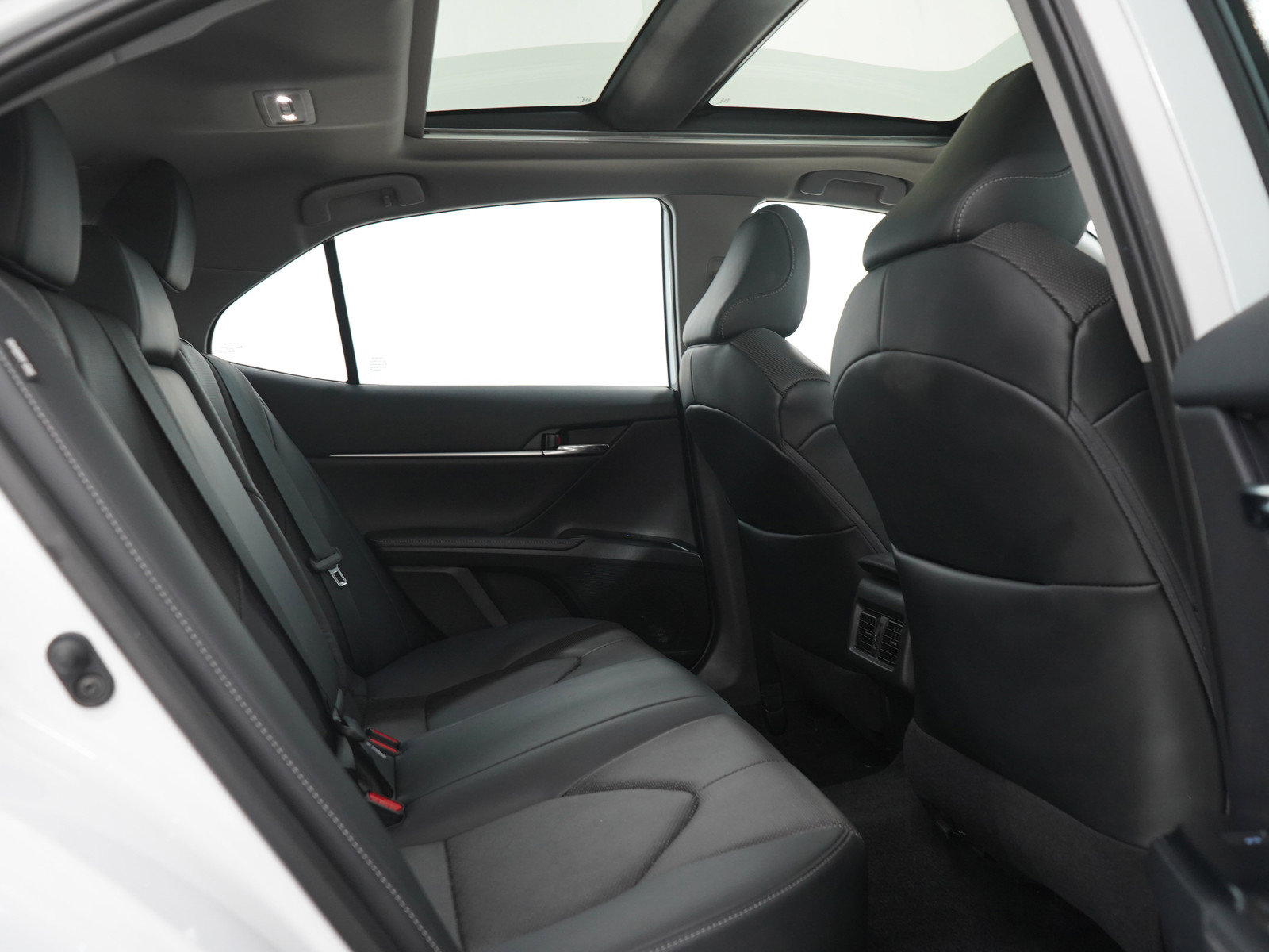 Used 2020 Toyota Camry XSE FWD image 12