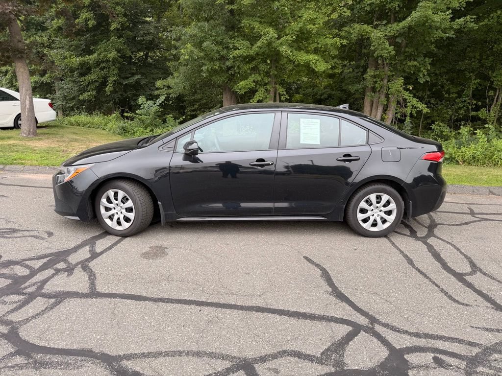 Used 2023 Toyota Corolla LE FWD image 5