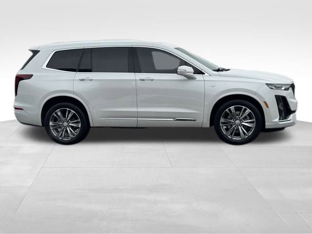 Used 2022 Cadillac XT6 Premium Luxury image 2