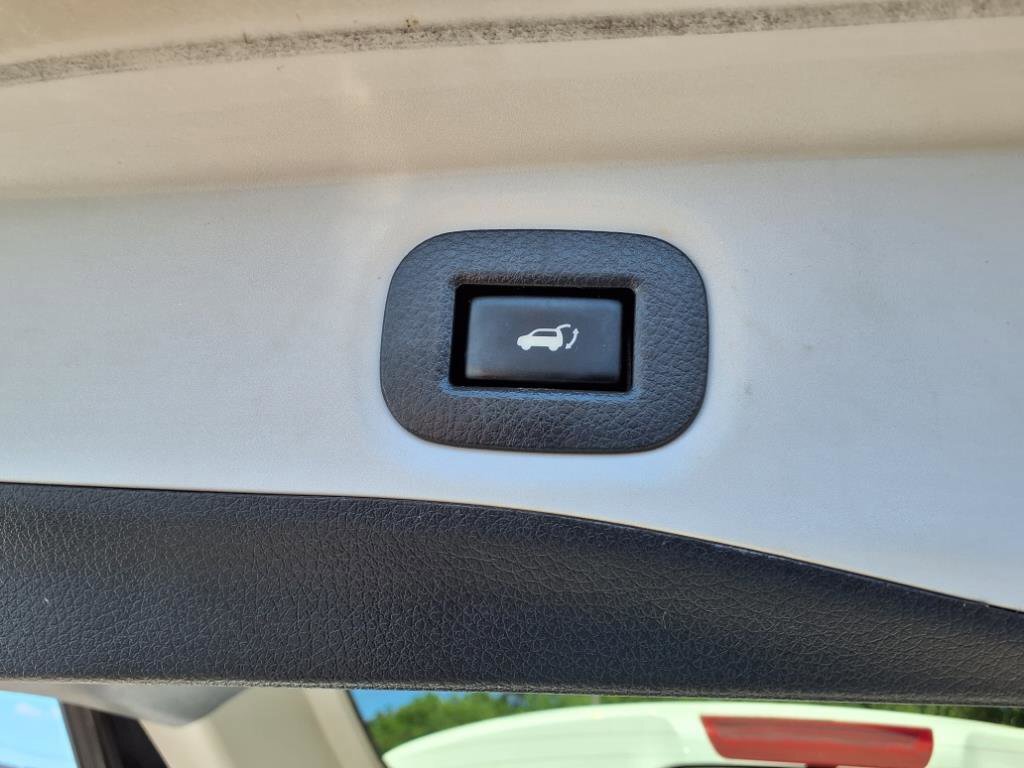 Used 2018 Nissan Rogue SV w/ Sun & Sound Touring Package AWD/4WD image 10