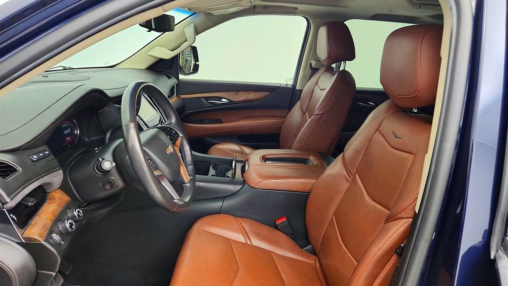 Used 2019 Cadillac Escalade Premium Luxury AWD/4WD image 21
