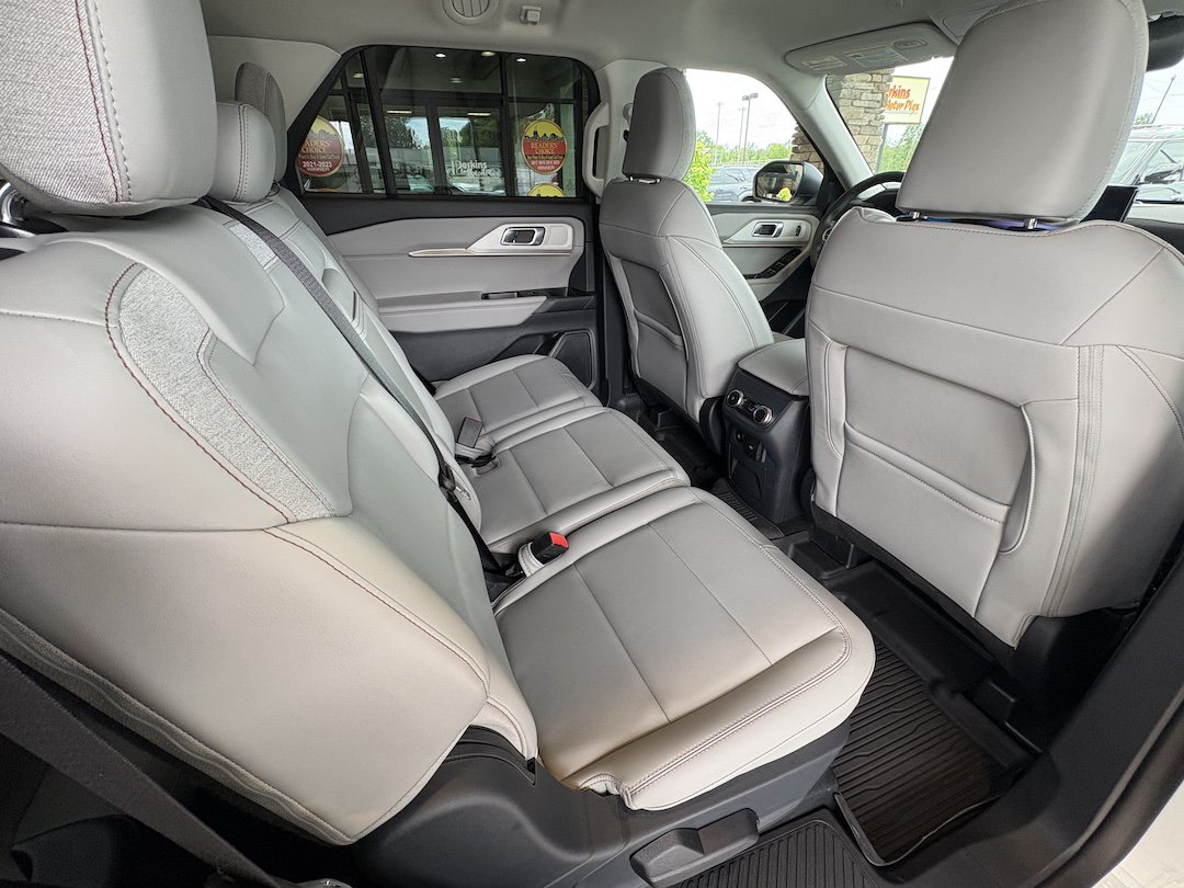 Used 2025 Ford Explorer Active w/ Active Comfort Package AWD/4WD image 30
