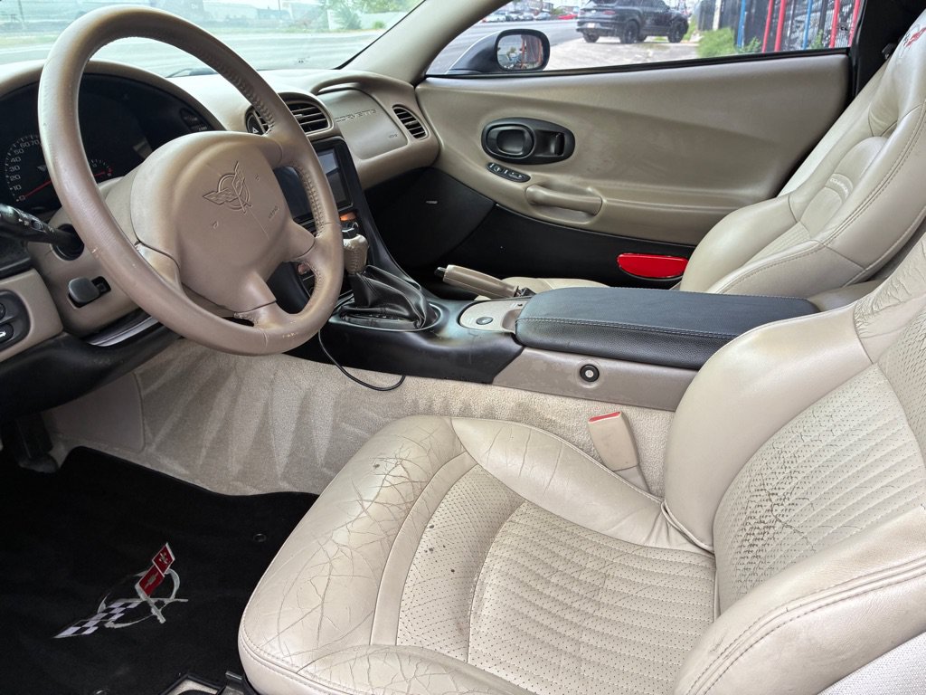 Used 2004 Chevrolet Corvette Coupe w/ Preferred Equipment Group RWD image 28