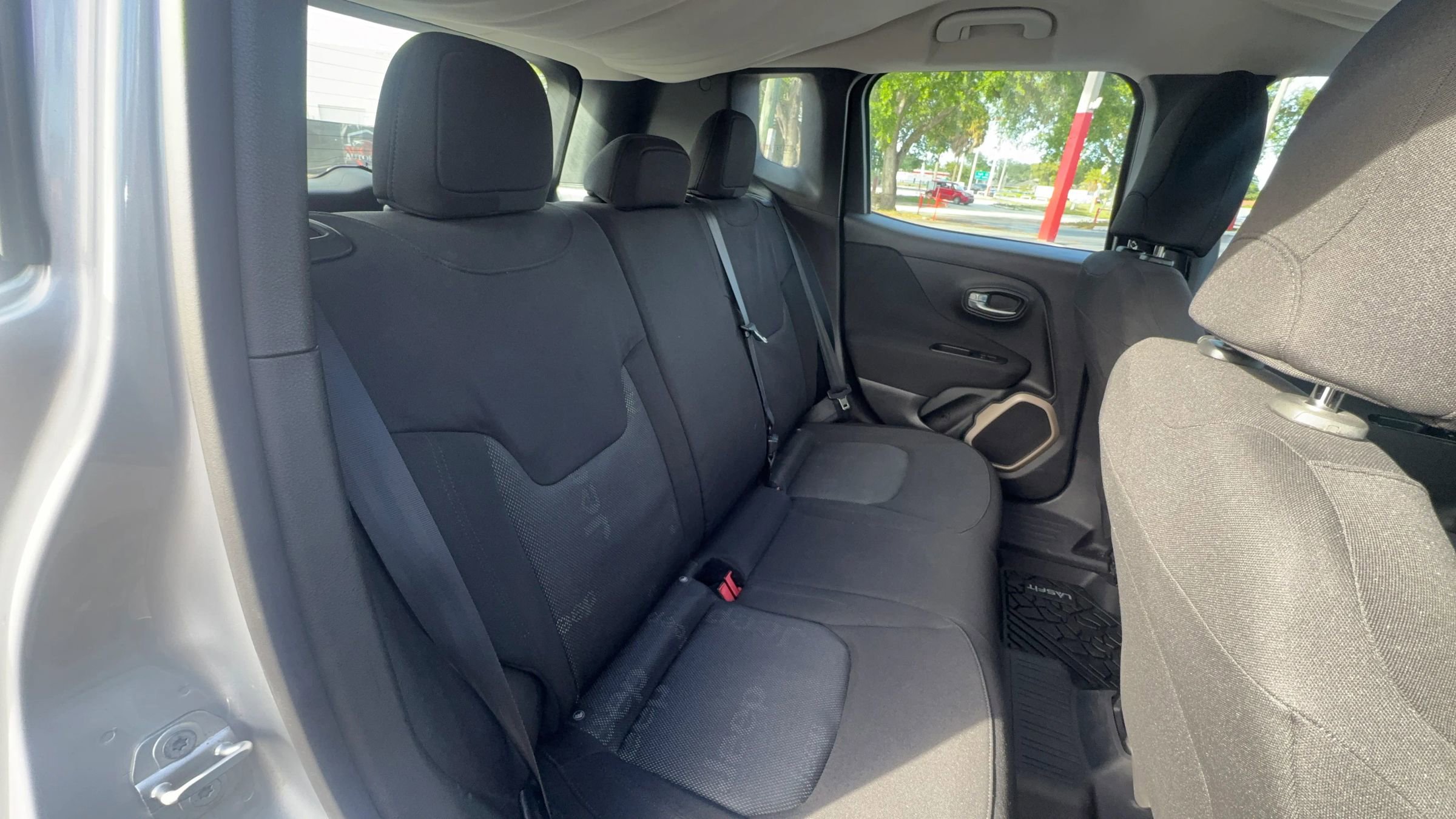 Used 2015 Jeep Renegade Sport w/ Power & Air Group image 22